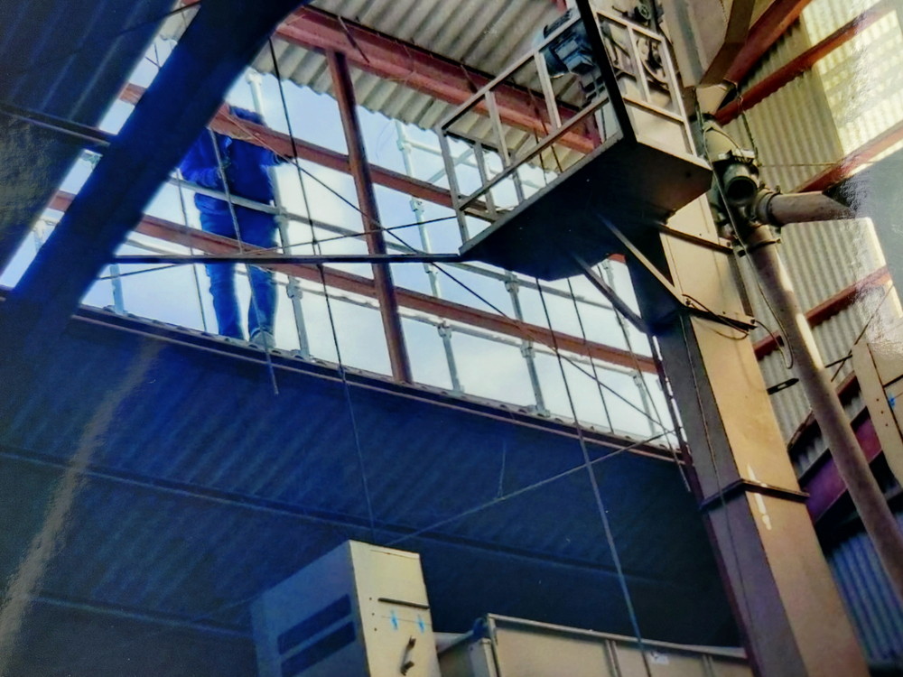 宇佐市Ｉ邸 ガルバニウム鋼板屋根工事［焼酎西の星製粉工場］